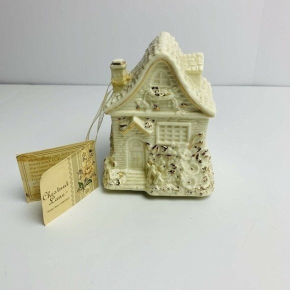 Chestnut Lane Music Box Wind Up Christmas Enameled Cream Home Fantasie Holiday - Picture 2 of 10